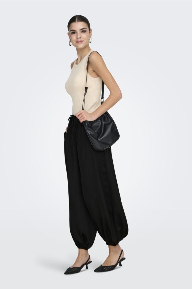 Jacqueline de Yong zwarte dames broek | Model
