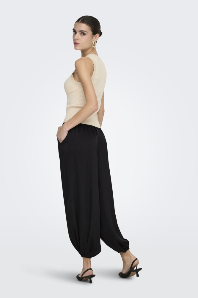 Jacqueline de Yong zwarte dames broek | Model