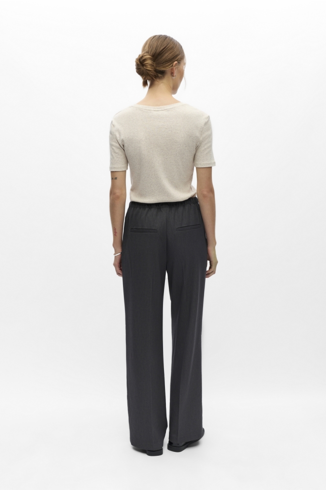 Object grijze dames broek | Model achteraanzicht