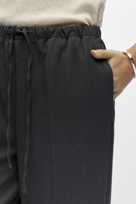 Object grijze dames broek | Close up