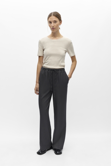 Object grijze dames broek | Model