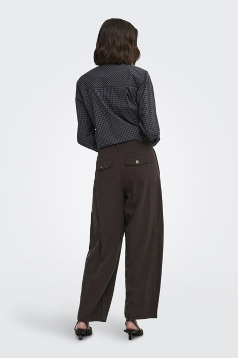 Jacqueline de Yong bordeaux dames broek | Model achteraanzicht