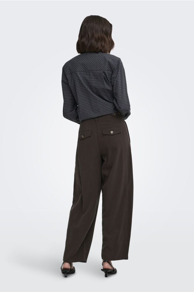 Jacqueline de Yong bordeaux dames broek | Model achteraanzicht