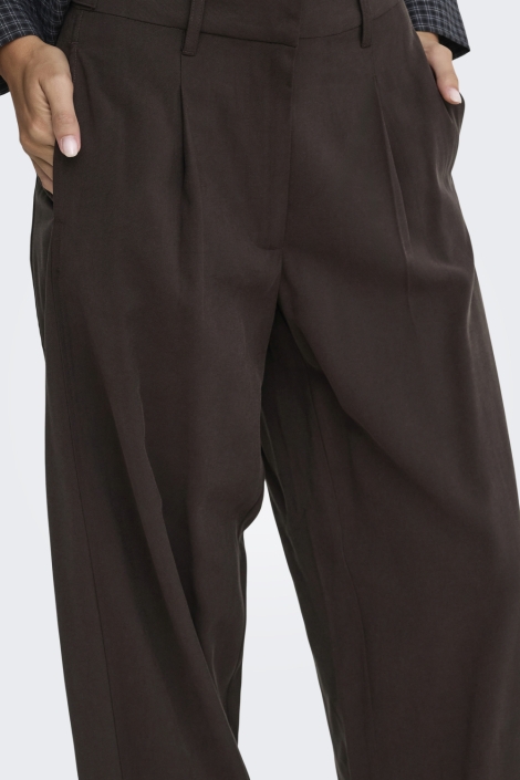Jacqueline de Yong bordeaux dames broek | Close up