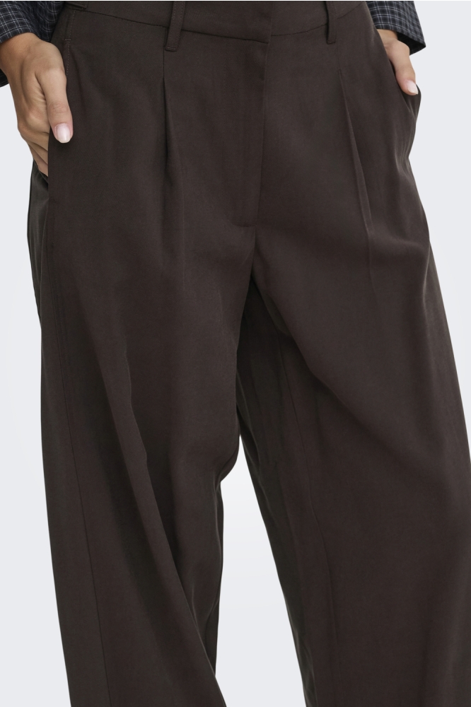 Jacqueline de Yong bordeaux dames broek | Close up