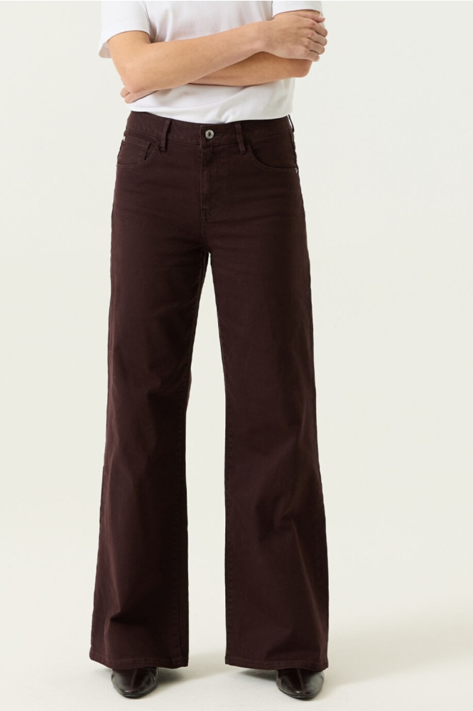 Garcia bruine dames jeans | Model vooraanzicht