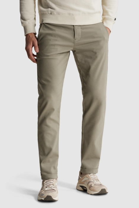 Cast Iron groene heren broek | Model vooraanzicht