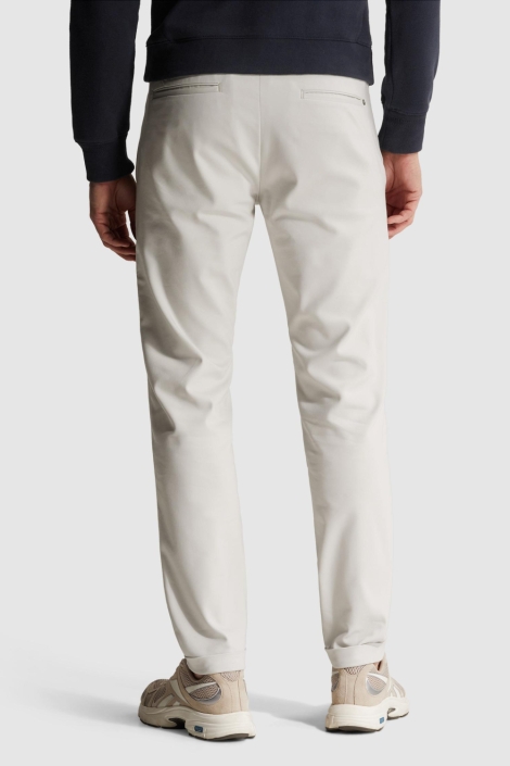 Cast Iron beige heren broek | Model achteraanzicht