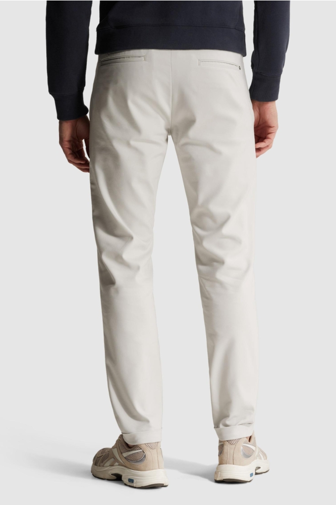 Cast Iron beige heren broek | Model achteraanzicht