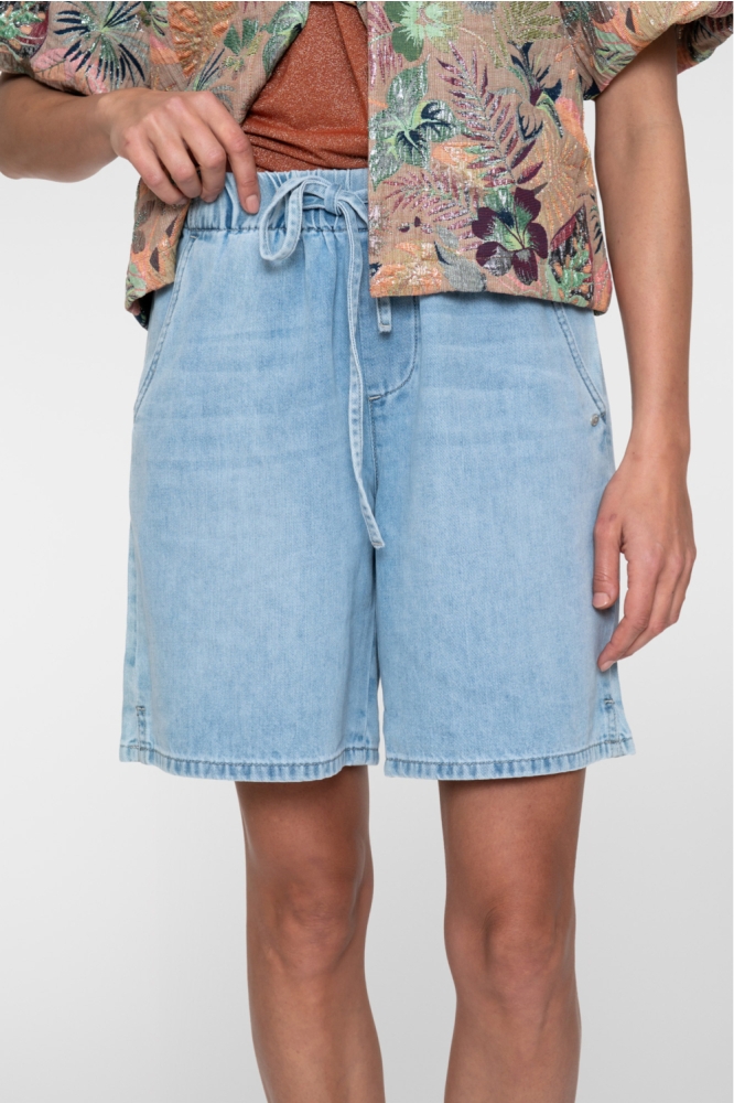 Geisha blauwe dames korte broek | Model vooraanzicht