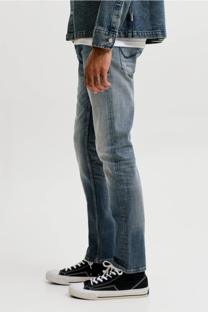 Jack & Jones blauwe heren jeans | Model zijaanzicht