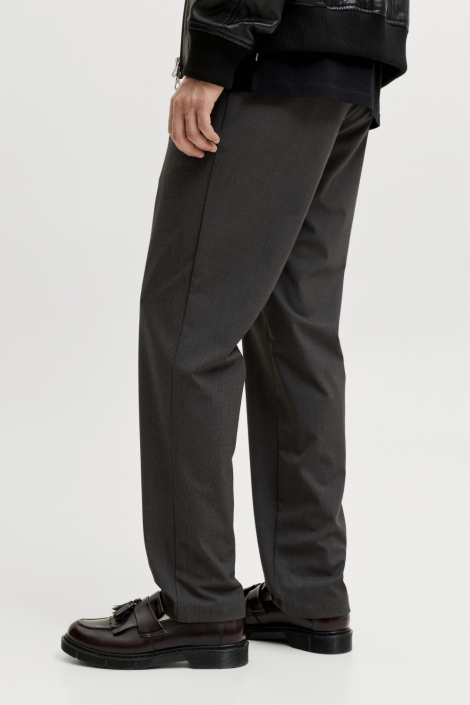 Jack & Jones bruine heren broek | Model zijaanzicht