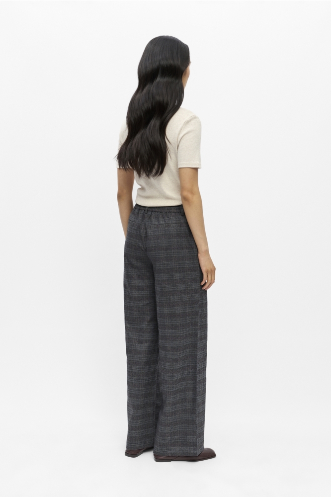 Object grijze dames broek | Model