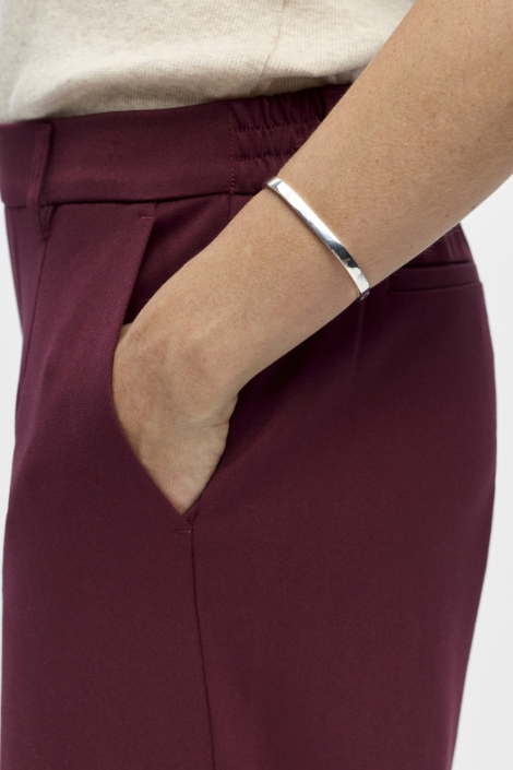 Object bordeaux dames broek | Close up
