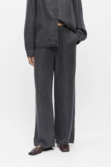 Object zwarte dames broek | Model vooraanzicht