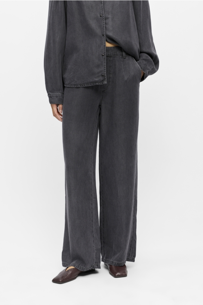 Object zwarte dames broek | Model vooraanzicht