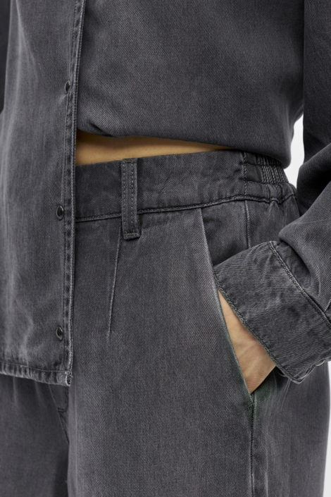 Object zwarte dames broek | Close up