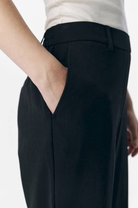 Object zwarte dames broek | Close up