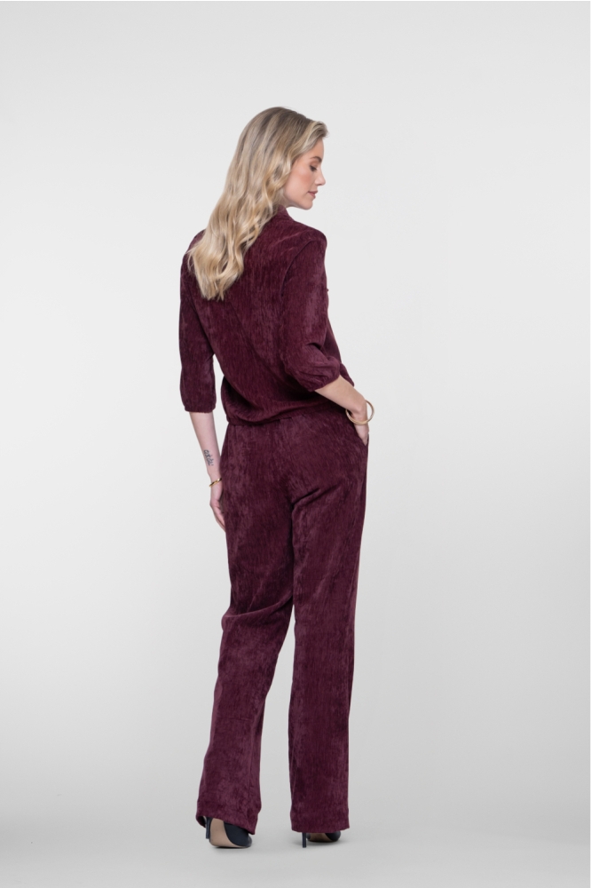 Geisha bordeaux dames broek | Model achteraanzicht