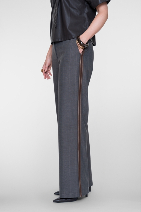 Geisha bruine dames broek | Model zijaanzicht