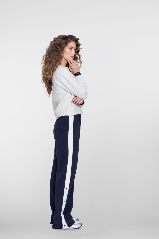 Geisha blauwe dames broek | Model zijaanzicht
