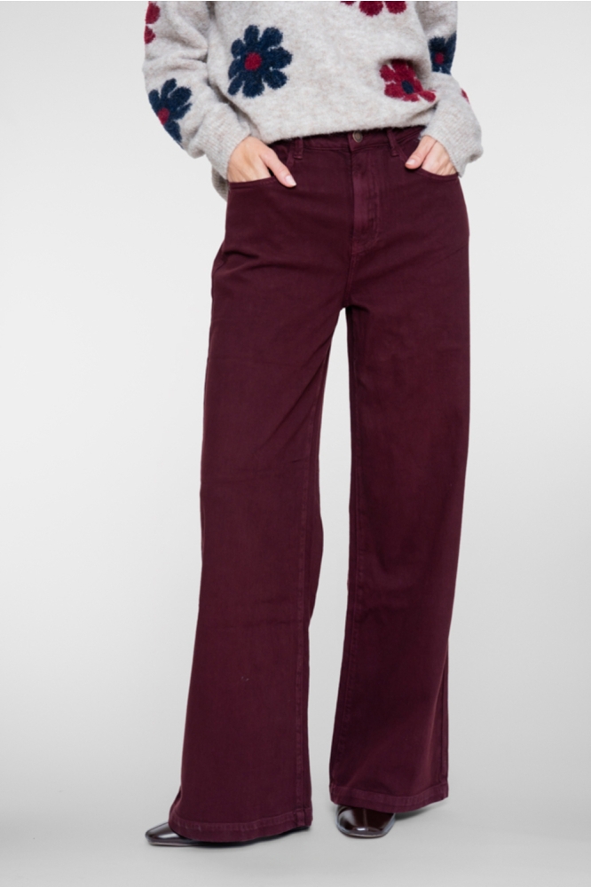 Geisha bordeaux dames jeans | Model vooraanzicht