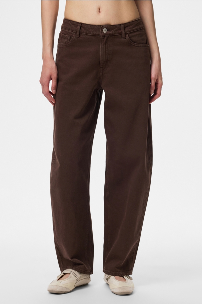 Pieces bruine dames jeans | Model vooraanzicht