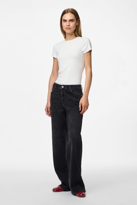 Pieces zwarte dames jeans | Model