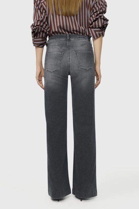 Mac grijze dames jeans | Model achteraanzicht