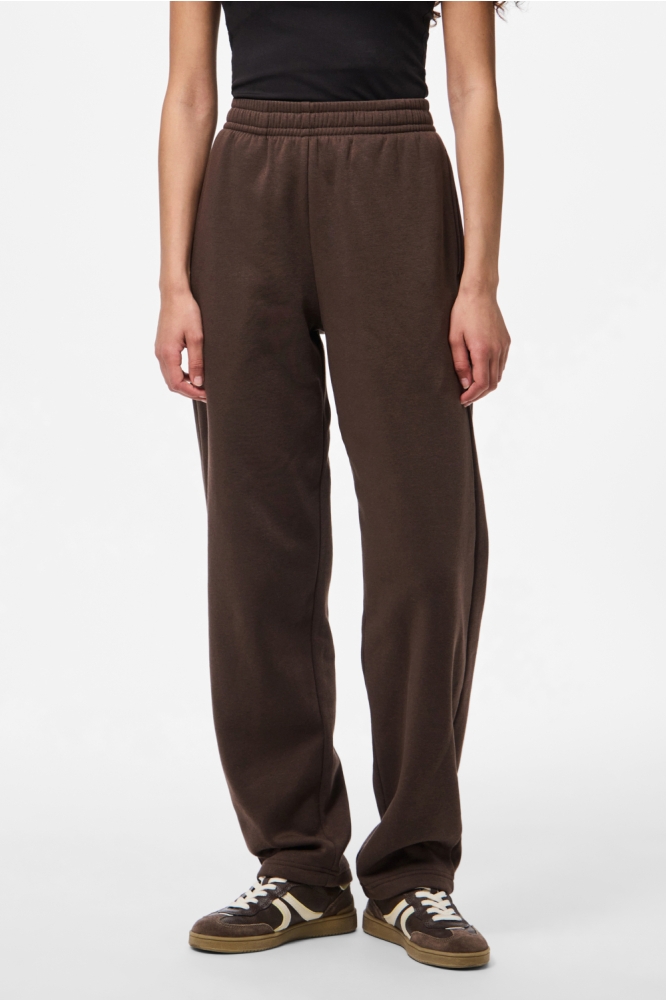 Pieces bruine dames broek | Model vooraanzicht