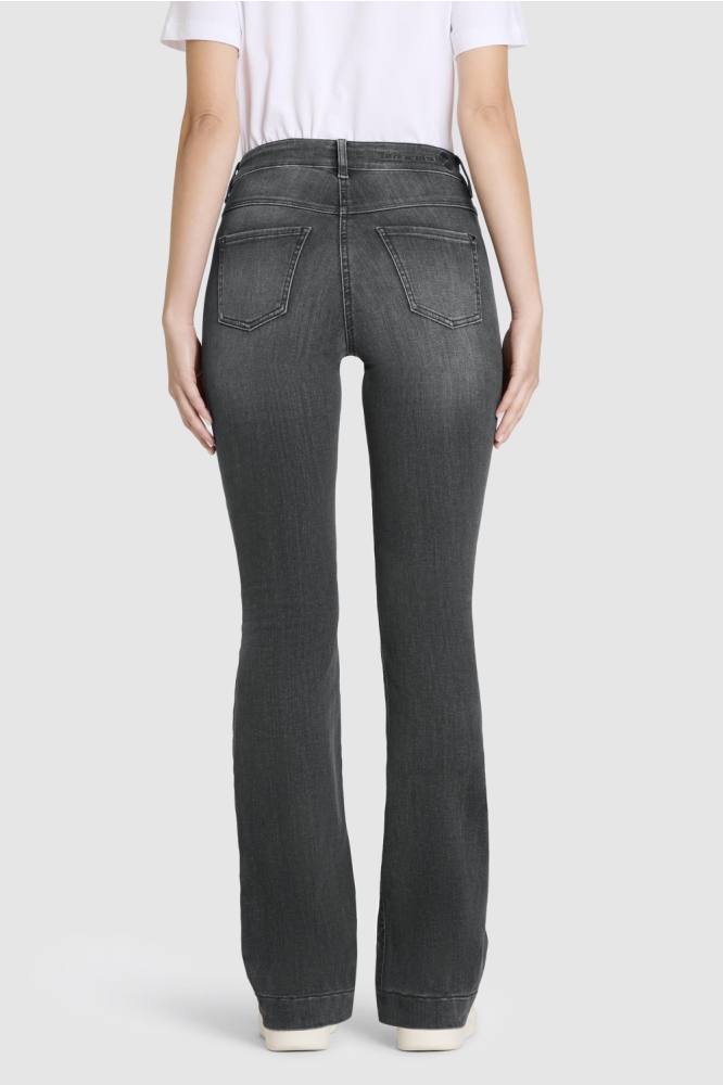 Mac grijze dames jeans | Model achteraanzicht