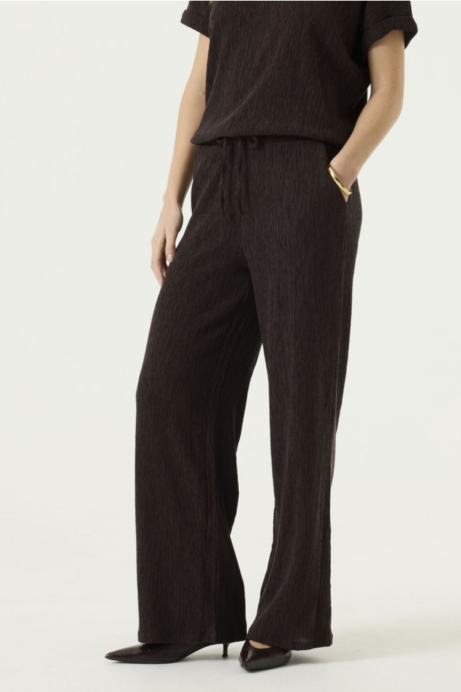 Garcia bruine dames broek | Model vooraanzicht