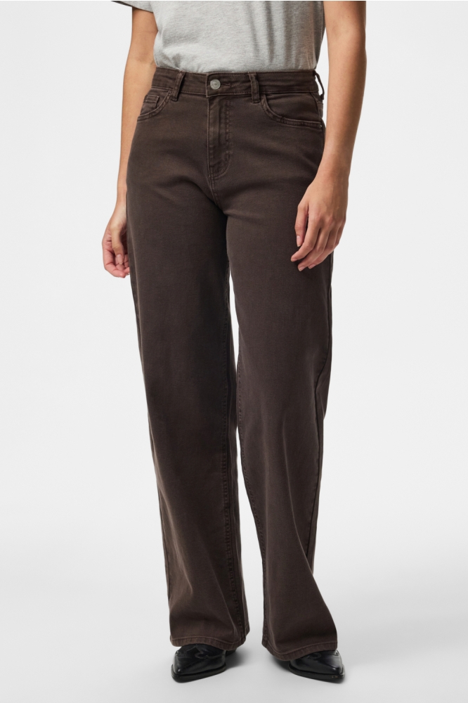 Pieces bruine dames jeans | Model vooraanzicht