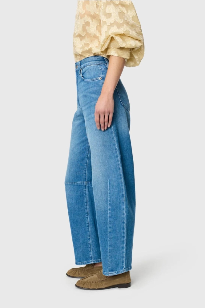 Mac blauwe dames jeans | Model zijaanzicht