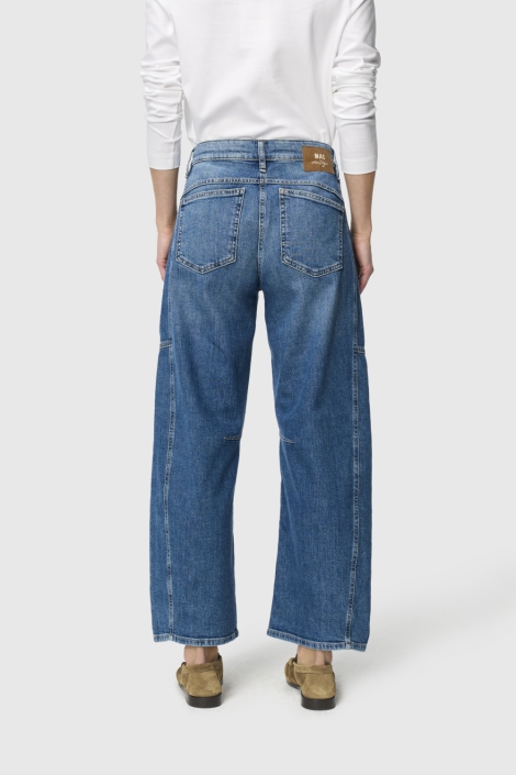 Mac blauwe dames jeans | Model achteraanzicht