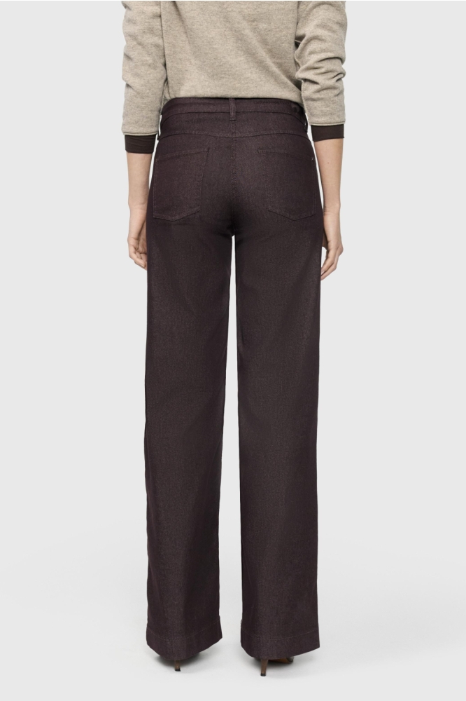 Mac bruine dames jeans | Model achteraanzicht
