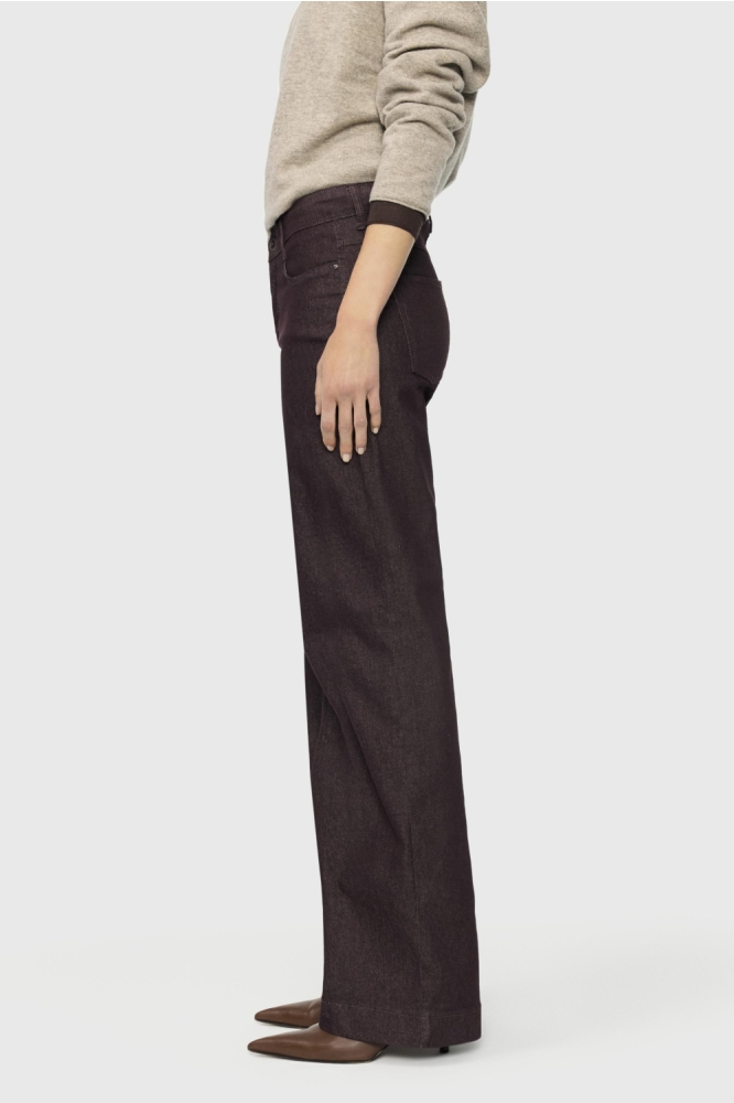 Mac bruine dames jeans | Model zijaanzicht