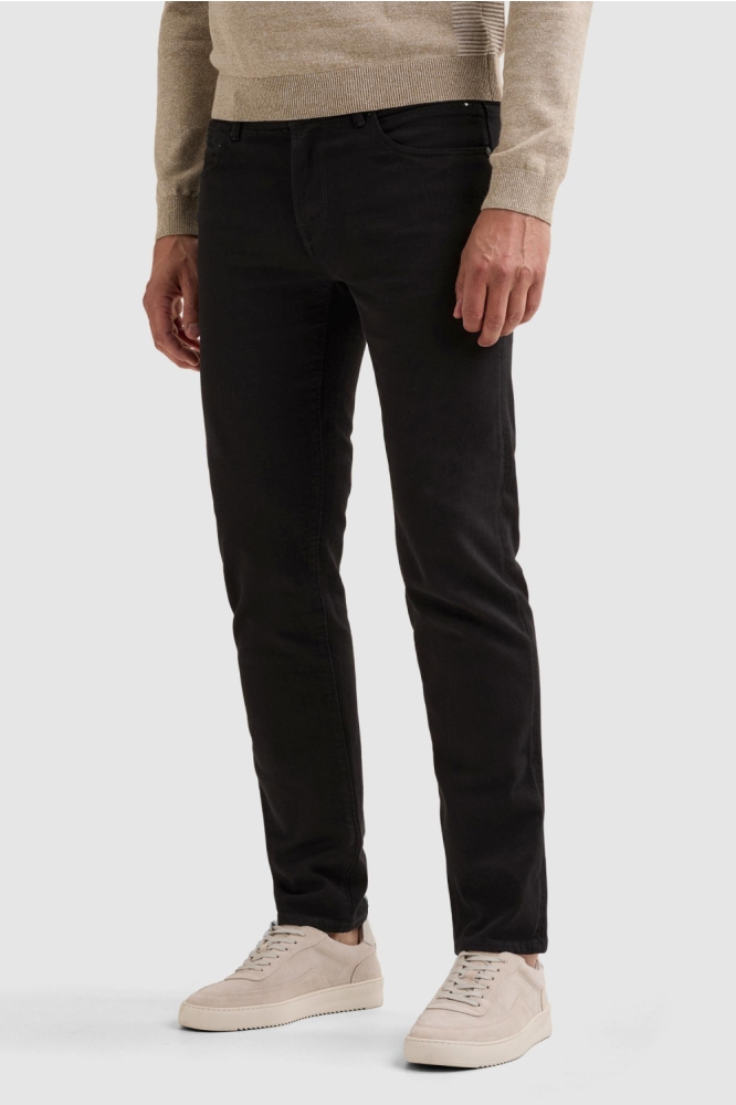Vanguard zwarte heren jeans | Model zijaanzicht