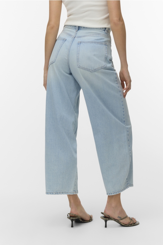 Vero Moda blauwe dames jeans | Model achteraanzicht