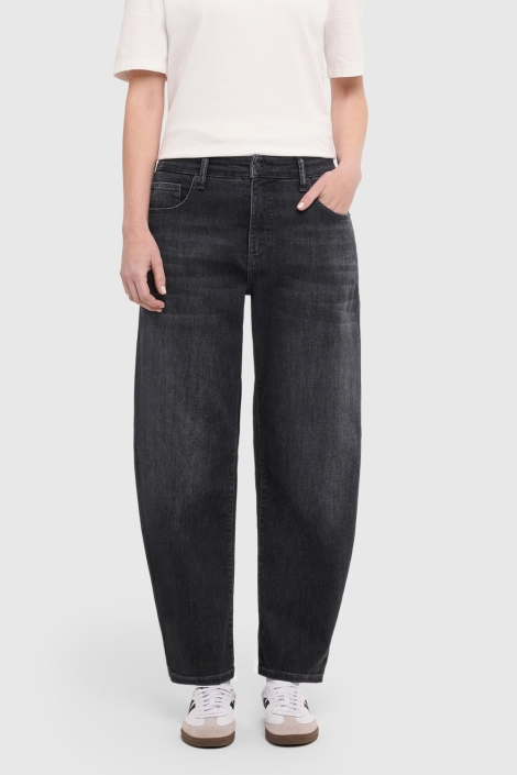 Mac grijze dames jeans | Model vooraanzicht