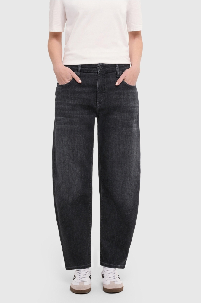 Mac grijze dames jeans | Model vooraanzicht