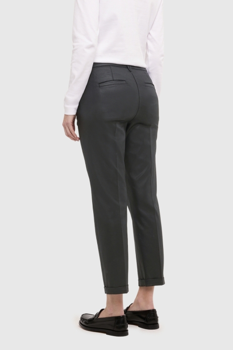 Mac zwarte dames broek | Model achteraanzicht