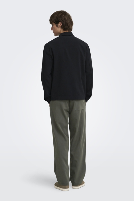 Only & Sons taupe heren broek | Model achteraanzicht