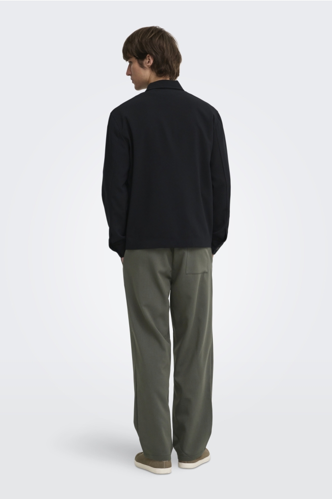 Only & Sons taupe heren broek | Model achteraanzicht