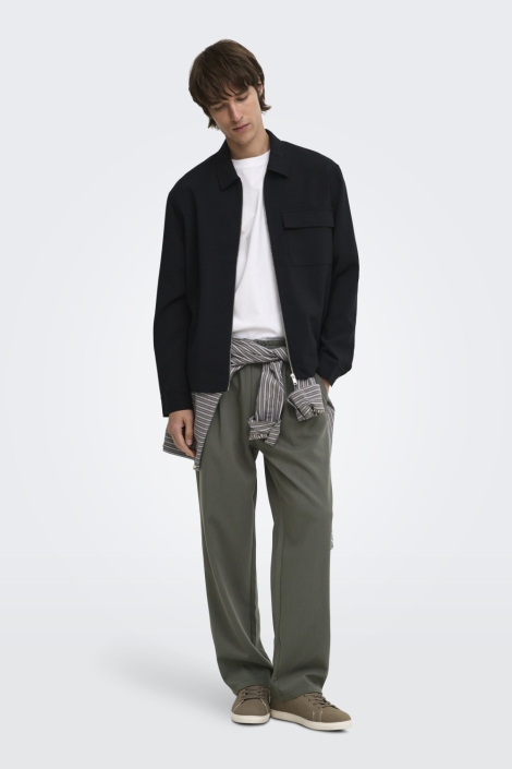 Only & Sons taupe heren broek | Model vooraanzicht