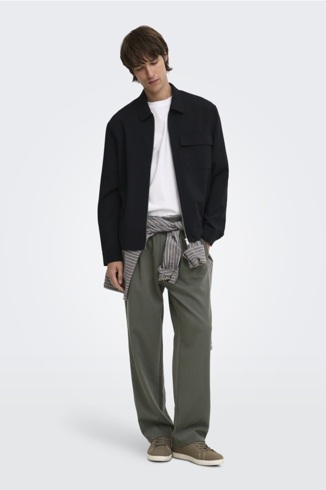Only & Sons taupe heren broek | Model vooraanzicht