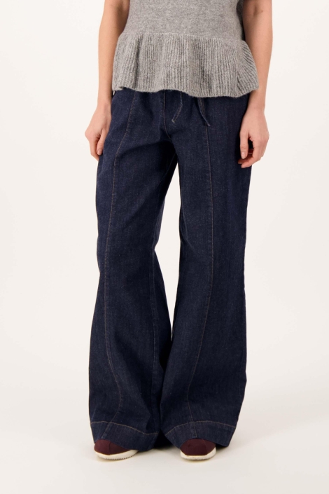 Zusss blauwe dames jeans | Model vooraanzicht