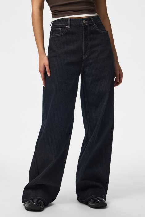 Pieces blauwe dames jeans | Model vooraanzicht
