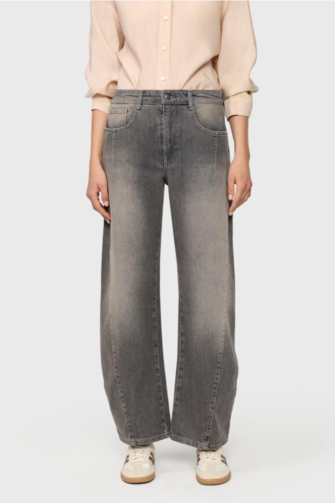 Mac grijze dames jeans | Model vooraanzicht