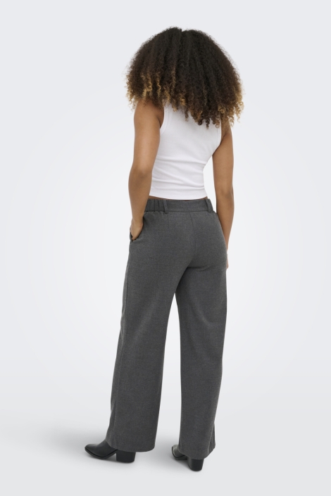 Only grijze dames broek | Model achteraanzicht